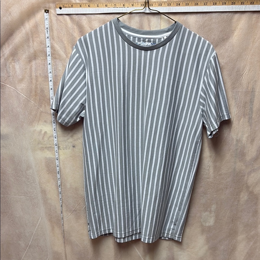 Denim & Flower Gray and White Short Sleeve Tee